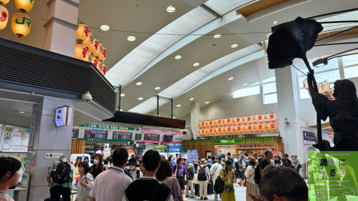 観光客でにぎわう秋田駅